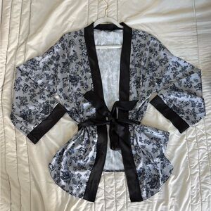 Black and White Floral Kimono Robe